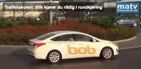 Oddleif Bakken fra Bob Trafikkskole viser deg hvordan du skal kjøre i rundkjøringer