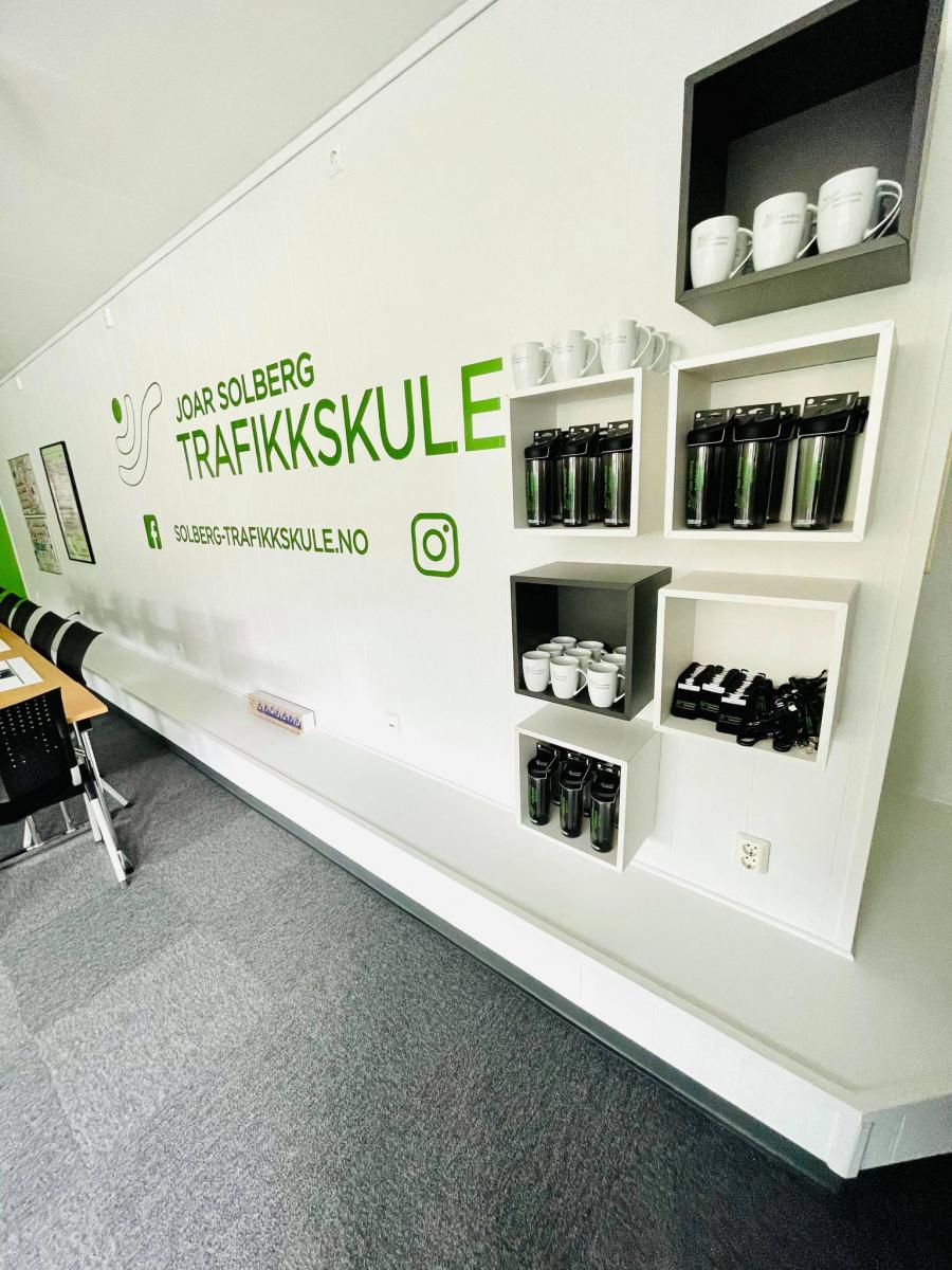 Lyse og luftige lokaler med innslag av grønt