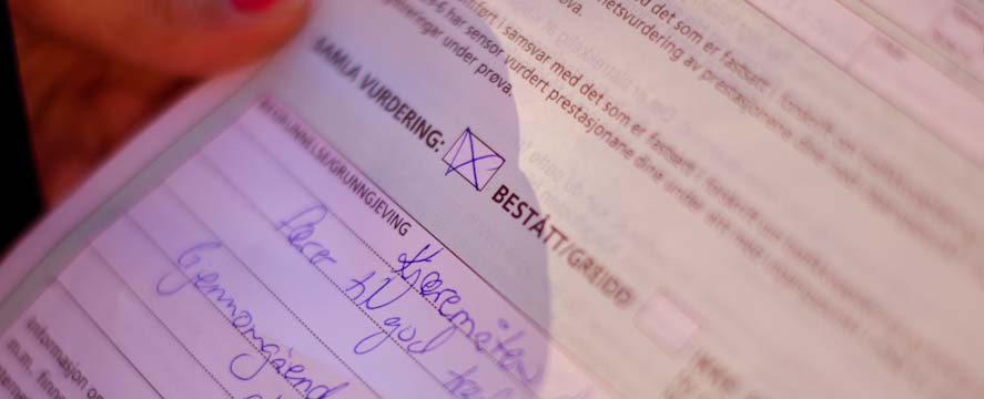 En av Olavs skolebiler med tilhengerhenger