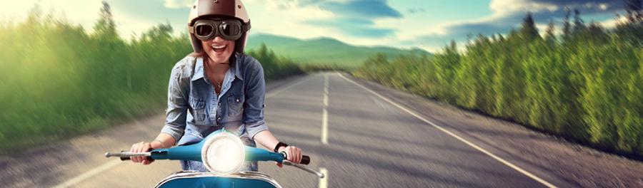 jente på moped